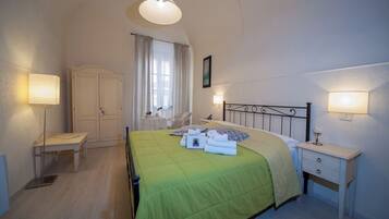 Camera Standard con letto matrimoniale o 2 letti singoli | Una cassaforte in camera, con stile personalizzato
