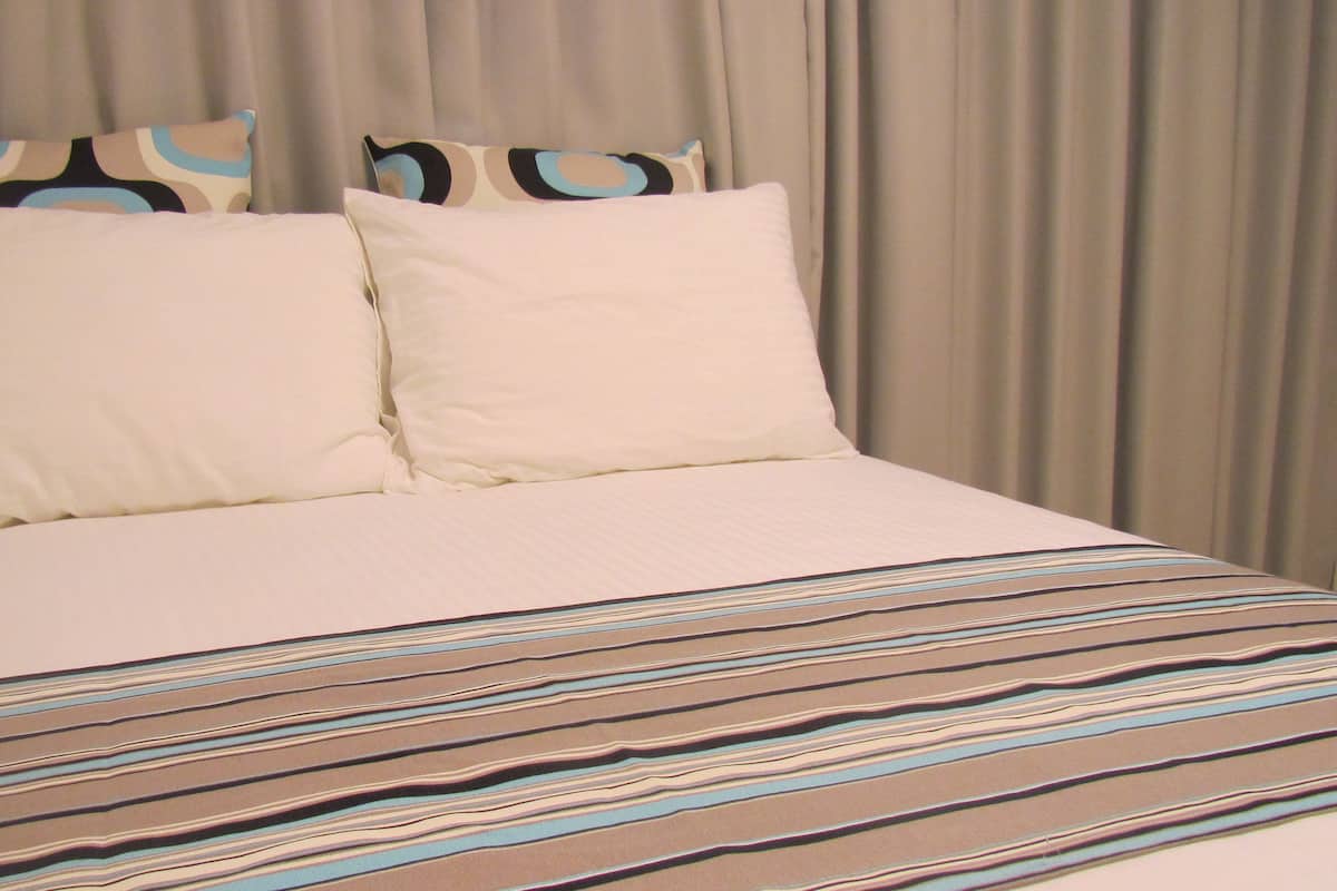 Habitación doble estándar, 1 cama matrimonial | Ropa de cama de alta calidad y camas con efecto memoria