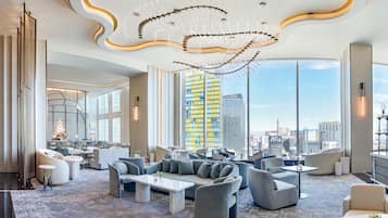 3 restaurants; breakfast, lunch, dinner and brunch served