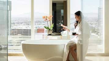 Suite, 1 Bedroom, City View | Bathroom