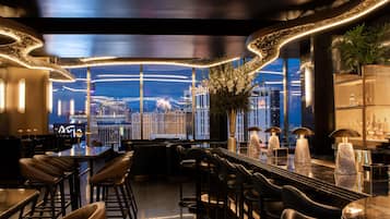 3 restaurantes; se sirve desayuno, almuerzo, cena y brunch