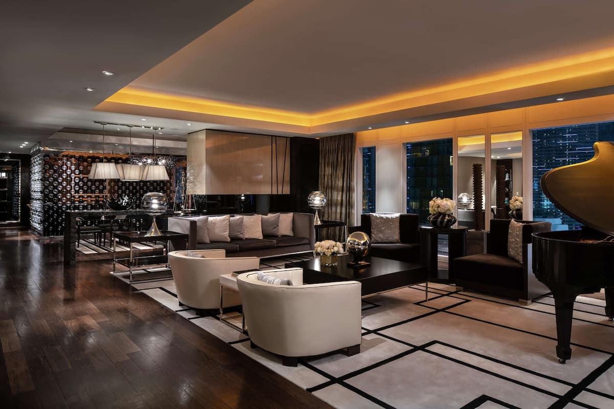 Suite presidencial, 1 habitación | Área de sala de estar | Televisión LCD de 42 pulgadas con canales por cable y televisión