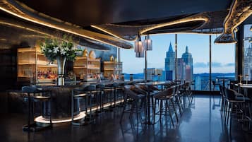 2 บาร์/เลานจ์