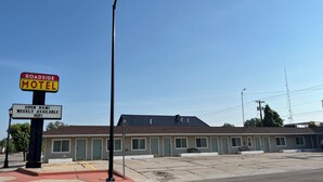 Exterior - Roadside Motel (Sheridan)