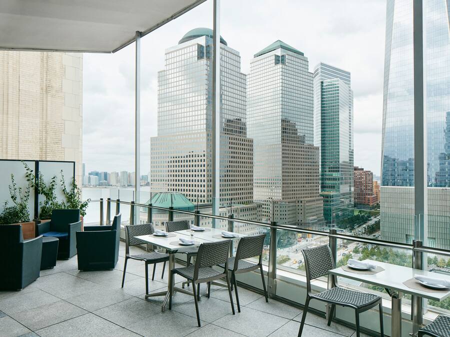 2 restaurants, breakfast served