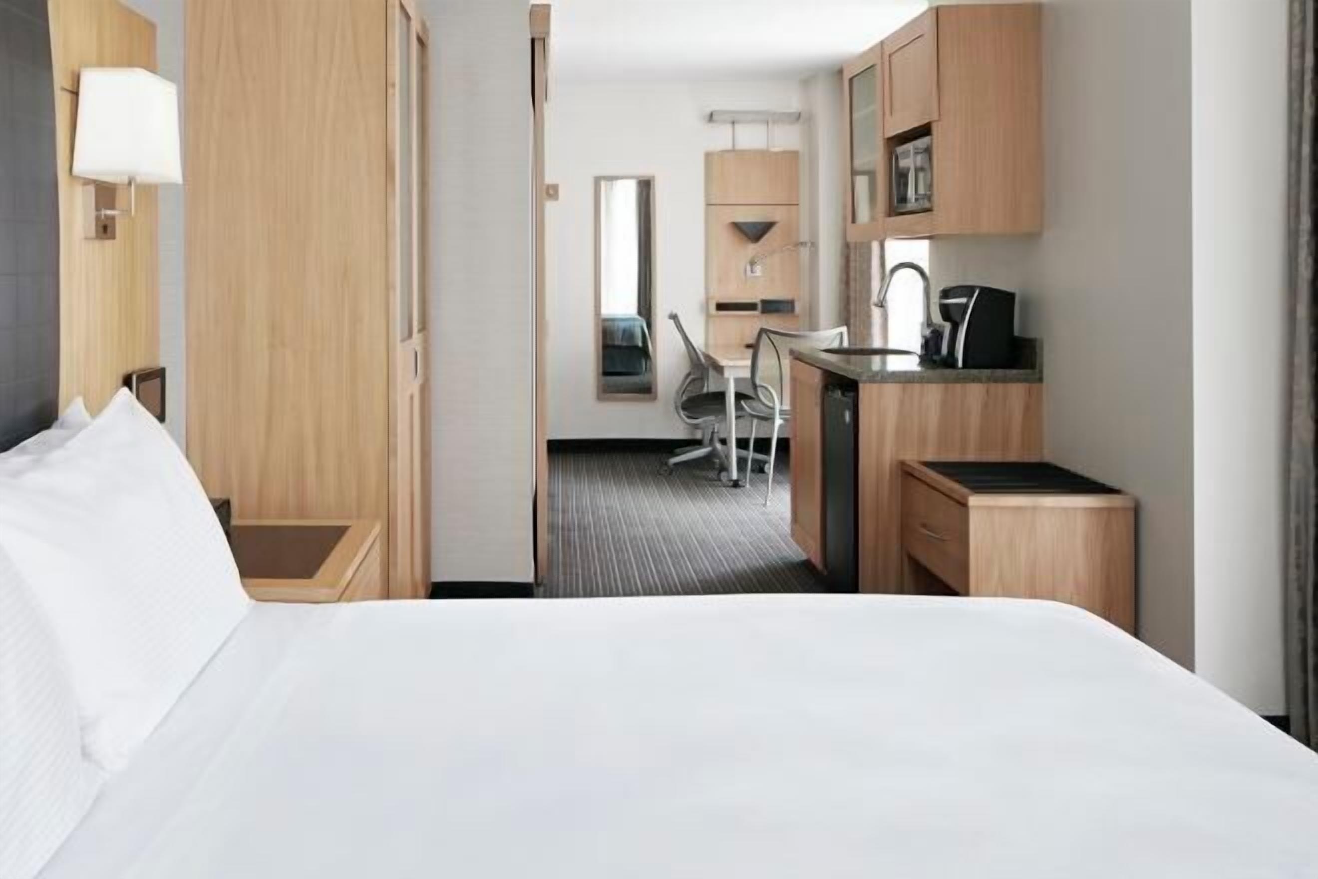 1 habitación, ropa de cama de alta calidad y escritorio 