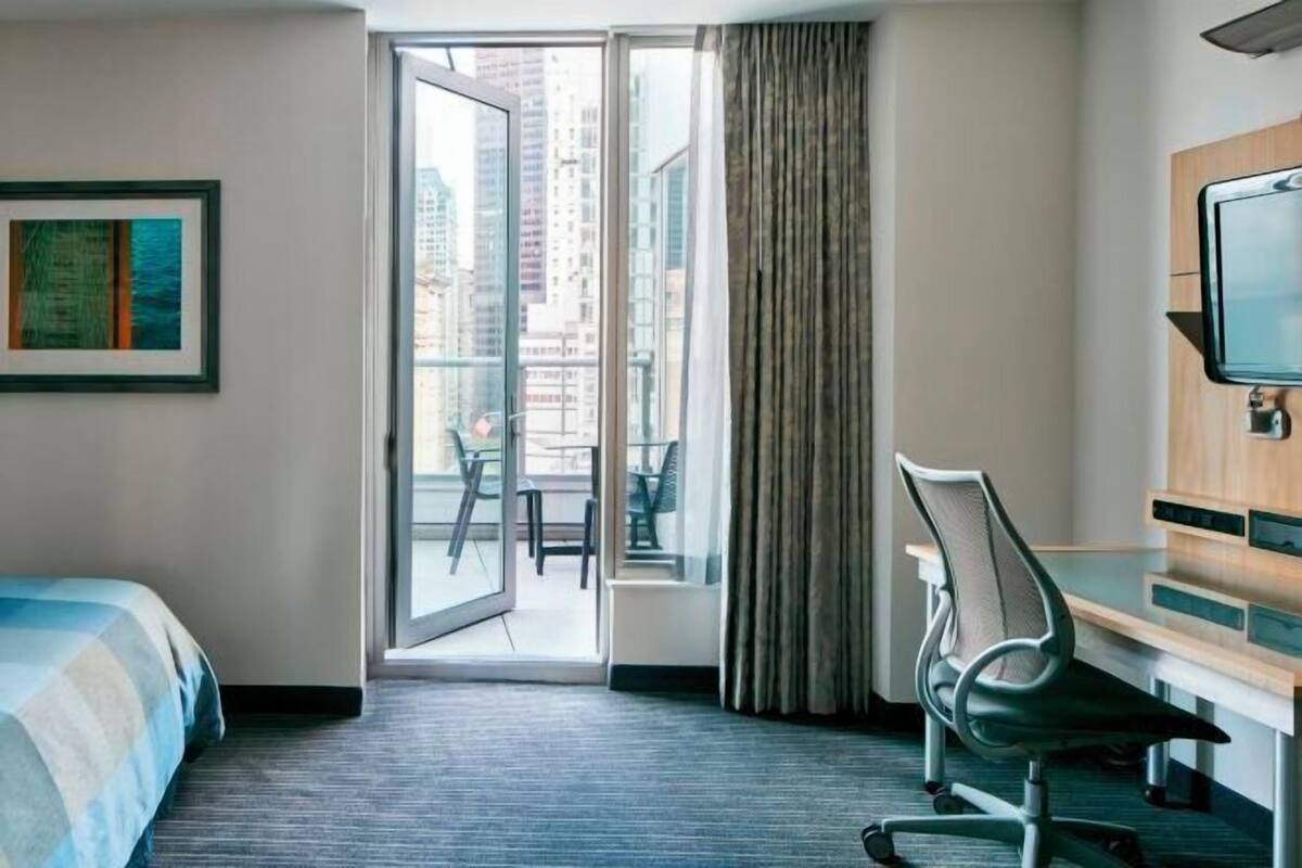 1 bedroom, premium bedding, desk, laptop workspace