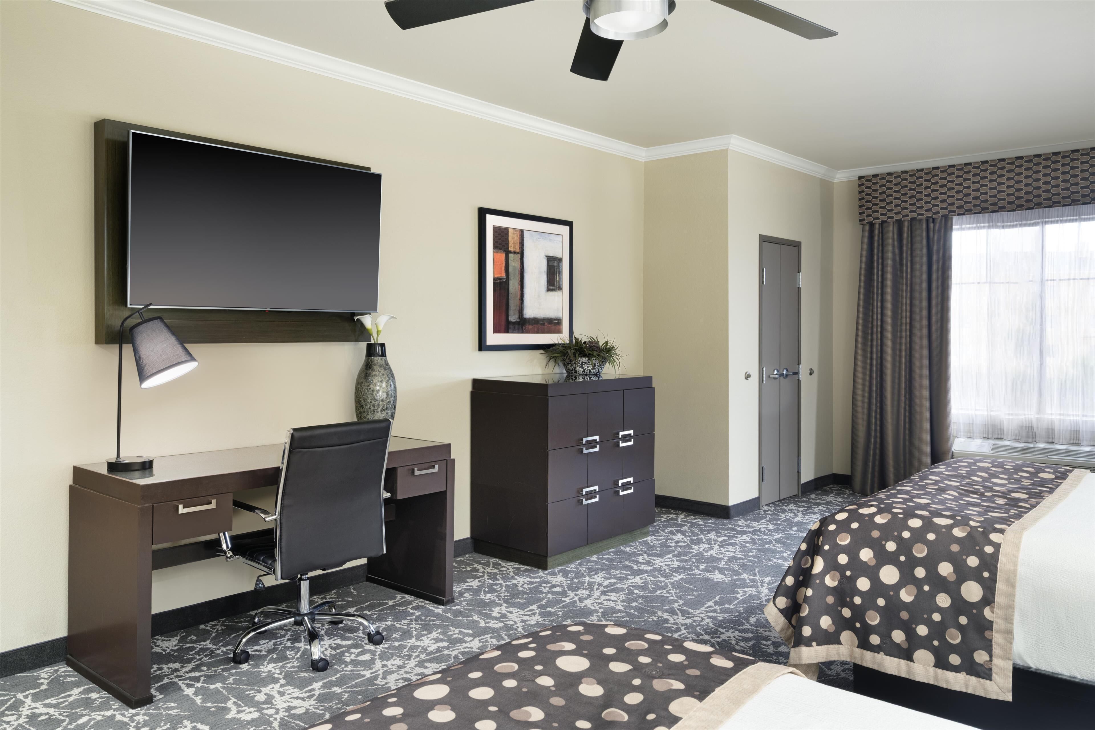 standard room, 2 queen beds, refrigerator & microwave, courtyard view | premium bedding, pillow-top beds, in-room safe, desk