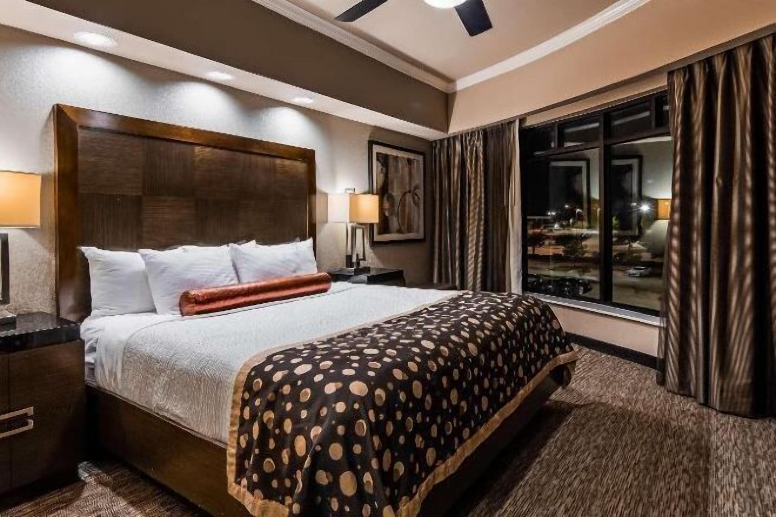 Premium bedding, pillowtop beds, in-room safe, desk