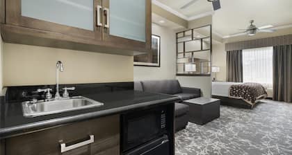 Best Western Premier Crown Chase Inn & Suites