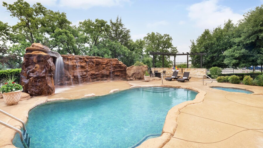 Best Western Premier Crown Chase Inn & Suites