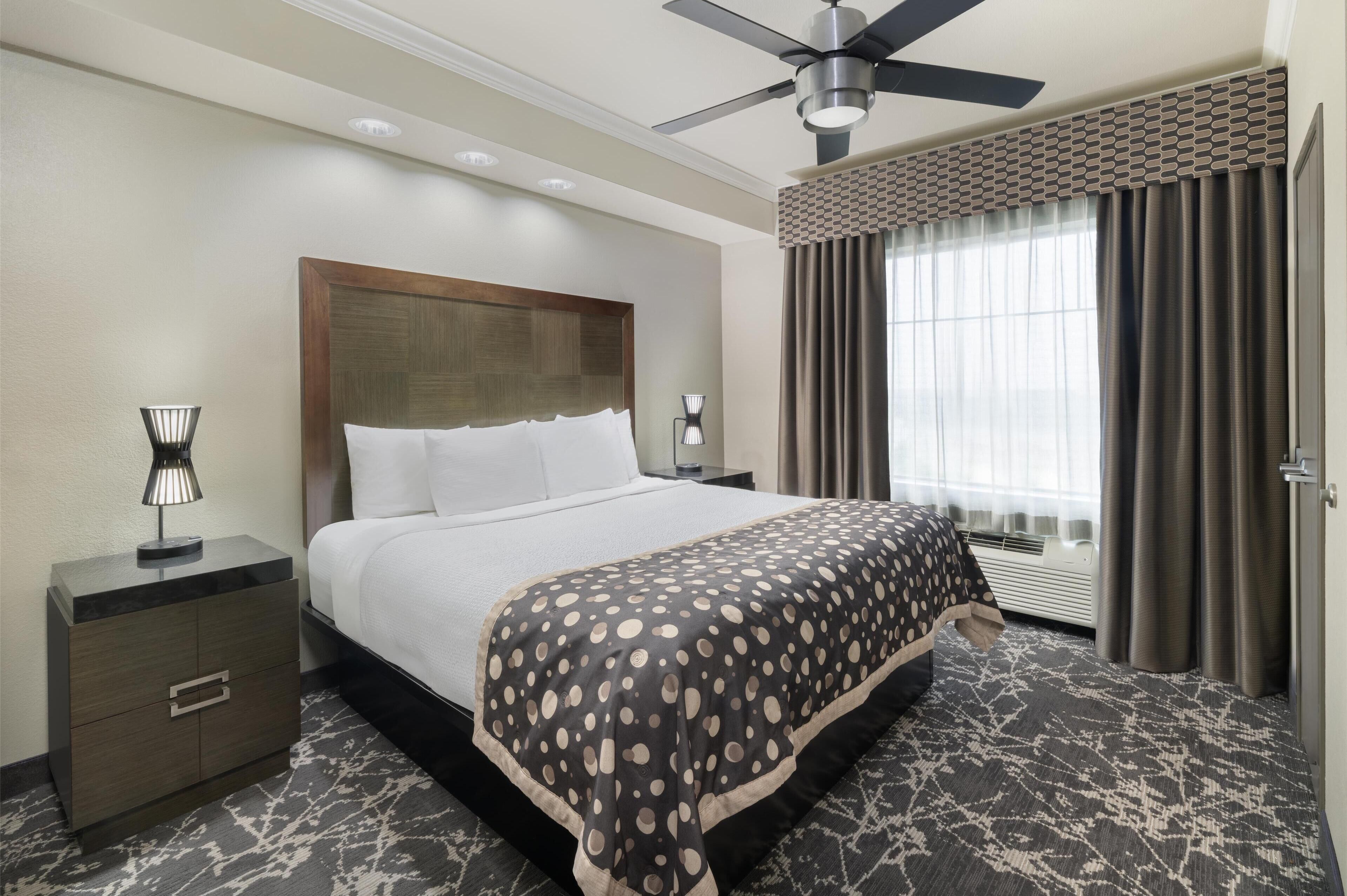 premium bedding, pillow-top beds, in-room safe, desk