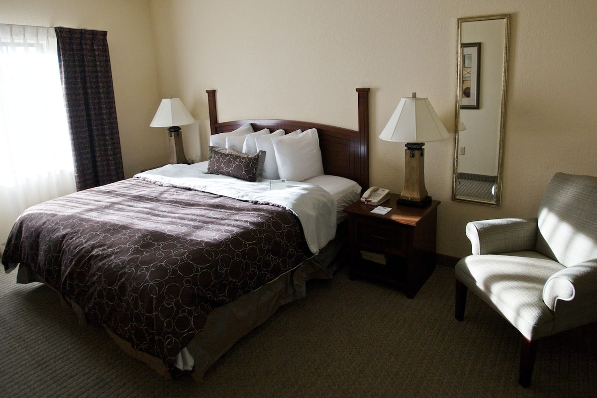 1 bedroom, in-room safe, desk, iron/ironing board