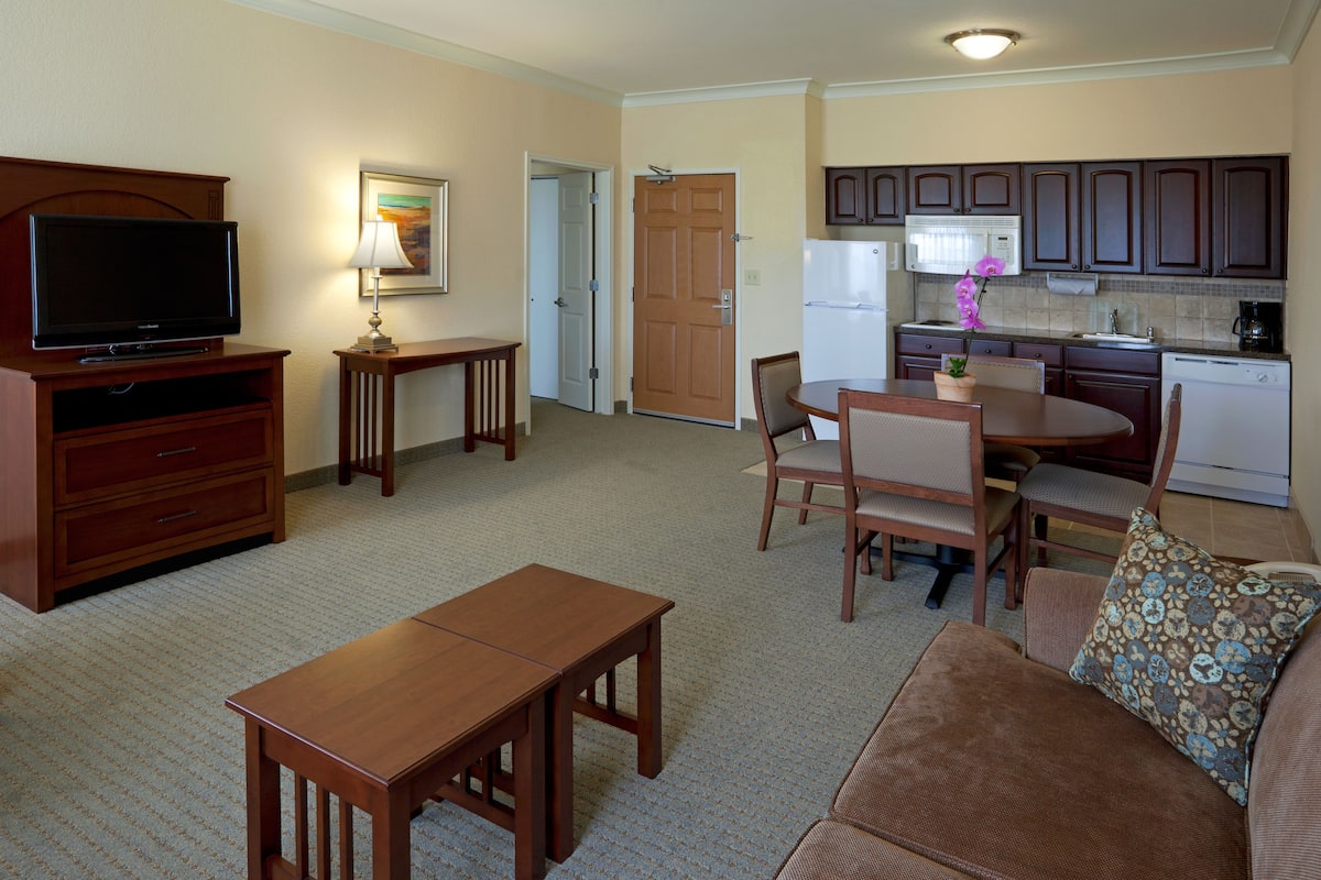 Suite, 1 King Bed with Sofa bed