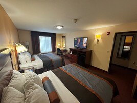 Desk, laptop workspace, iron/ironing board, free WiFi