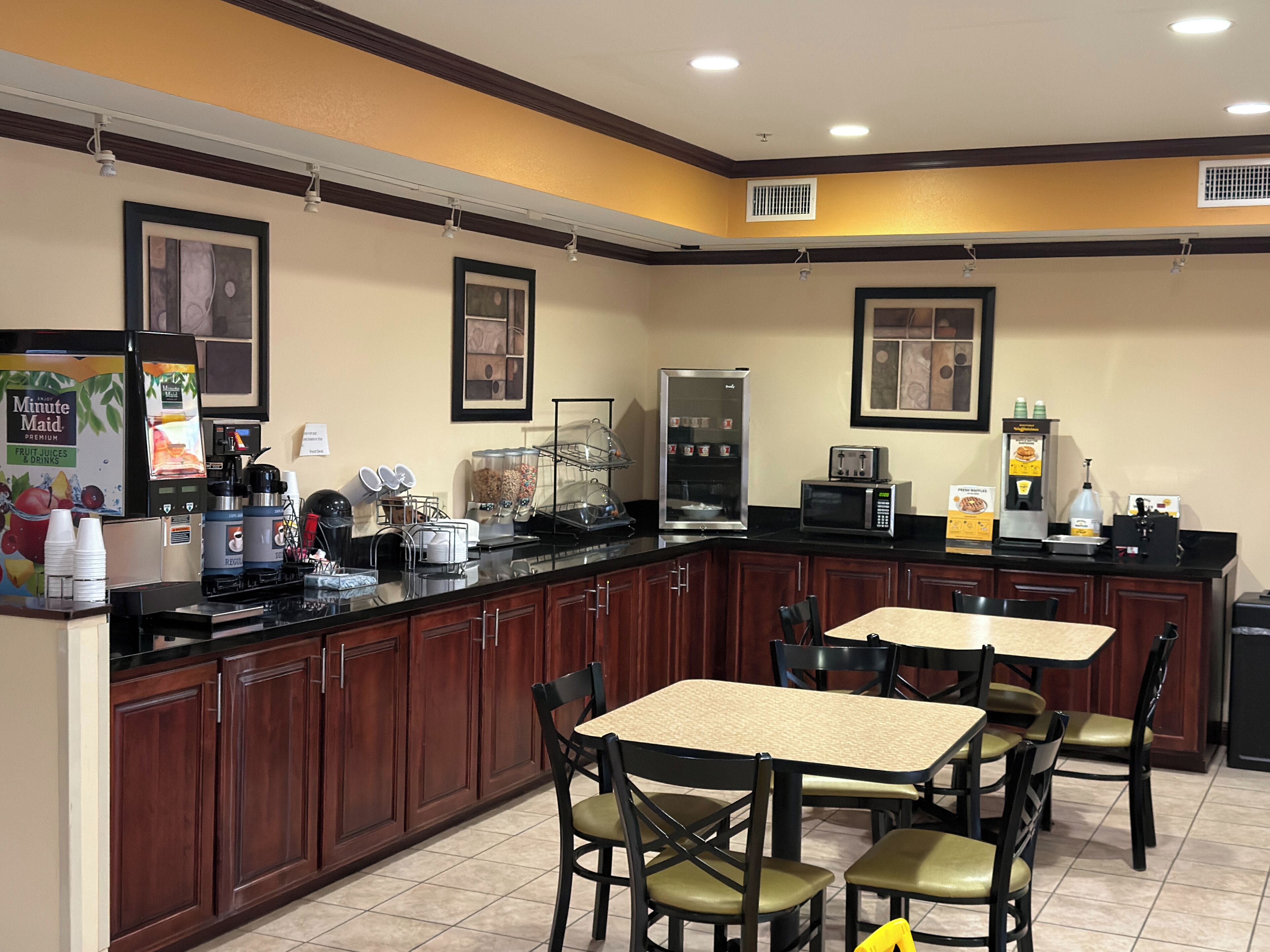 Free daily continental breakfast 