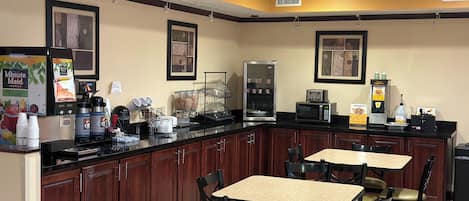 Déjeuner continental gratuit tous les jours