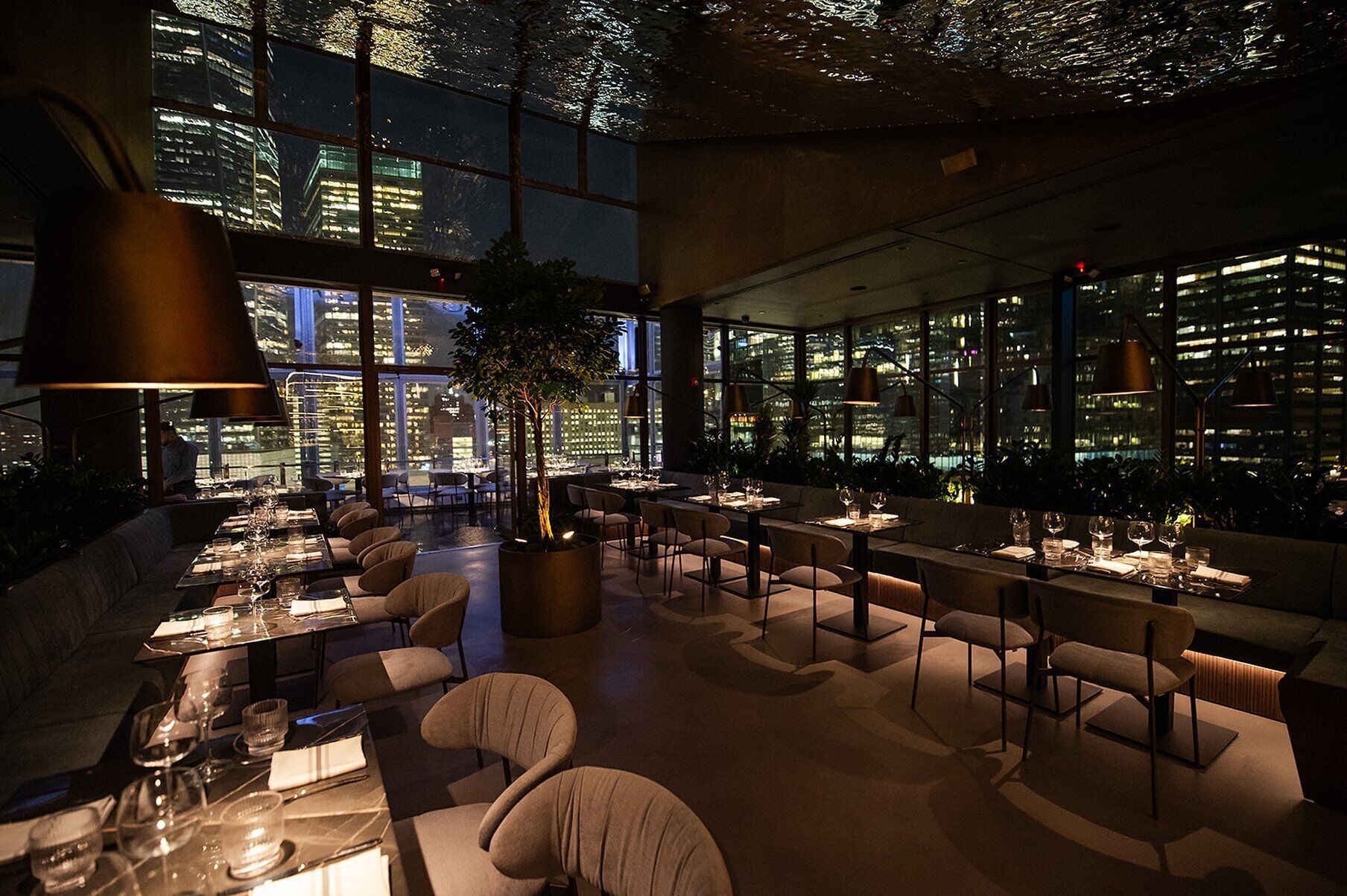 2 restaurants, breakfast served