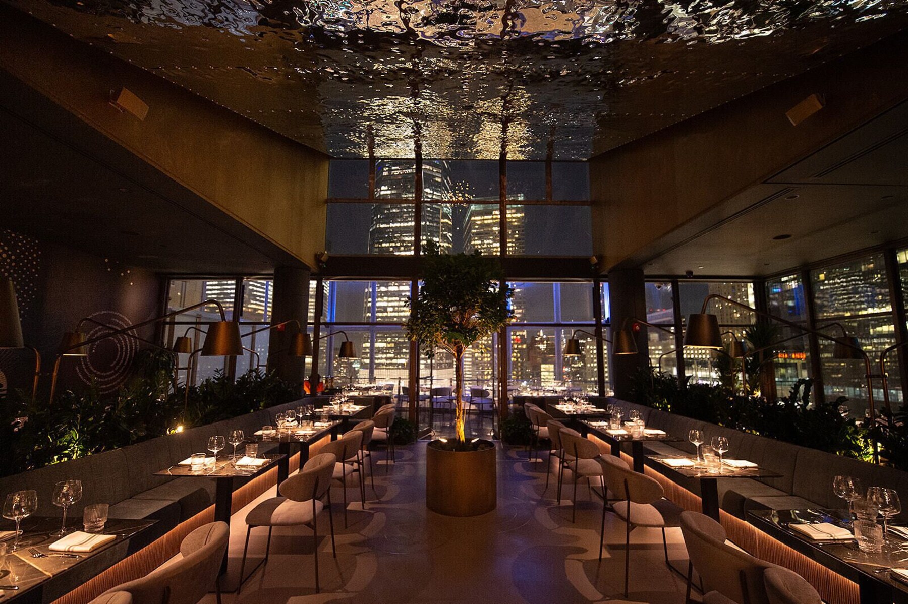 2 restaurants, breakfast served