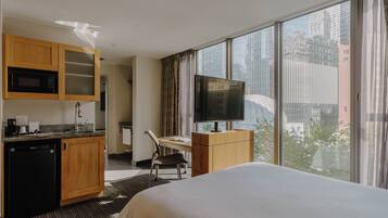 1 bedroom, premium bedding, in-room safe, desk