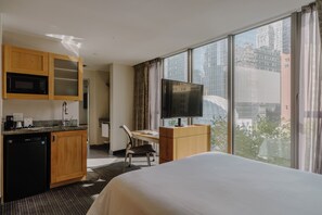 1 bedroom, premium bedding, in-room safe, desk - Club Quarters Hotel, World Trade Center (New York)