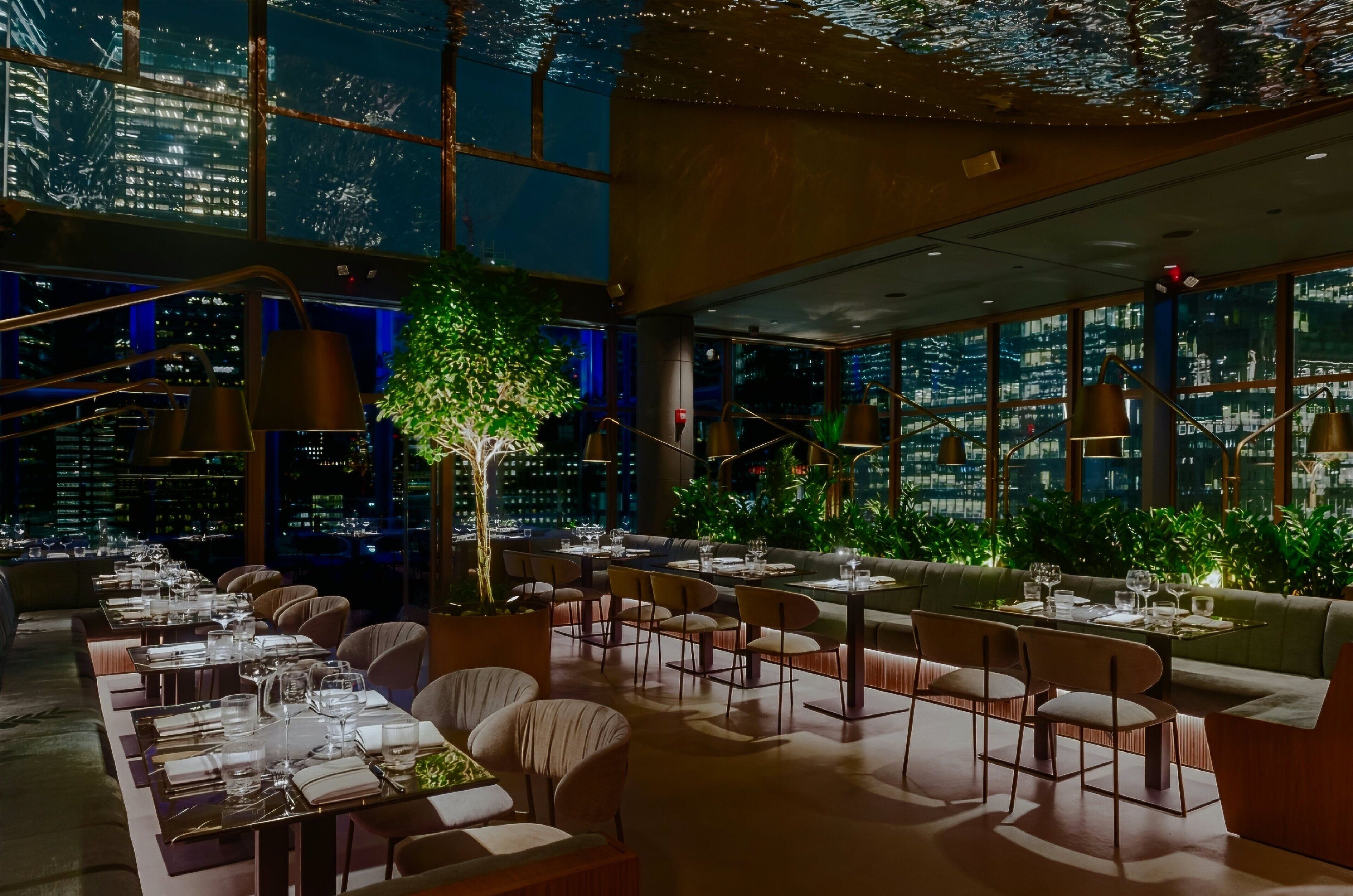 2 restaurants, breakfast served