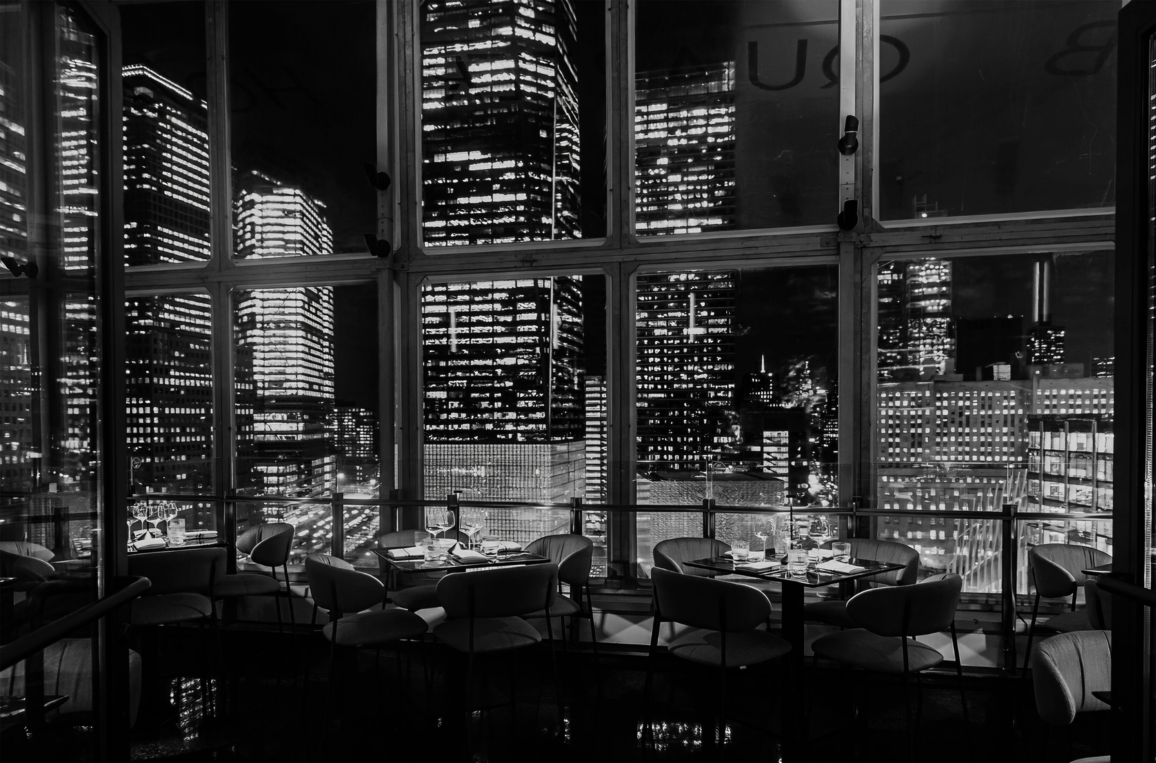 2 restaurants, breakfast served