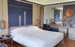 Minibar, in-room safe, desk, blackout drapes - InterContinental Sanya Resort by IHG (Sanya)