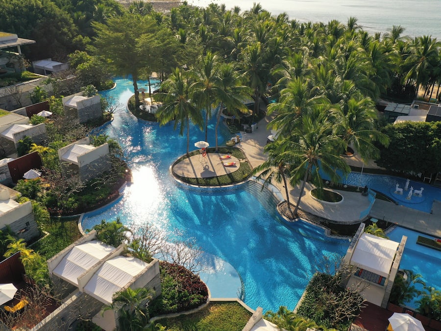 4 Außenpools, Sonnenschirme, Liegestühle