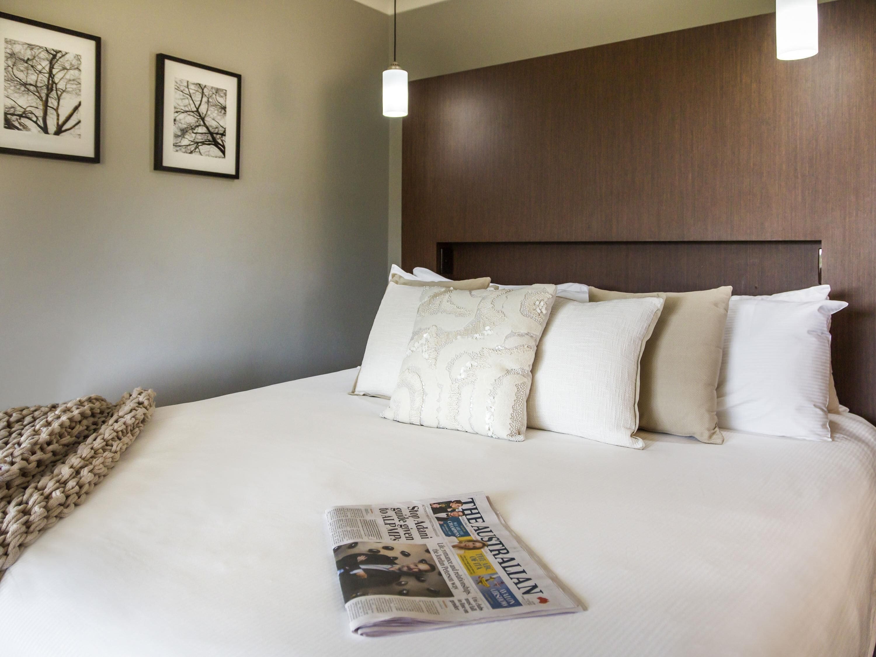 Peppers Petite | Iron/ironing board, bed sheets