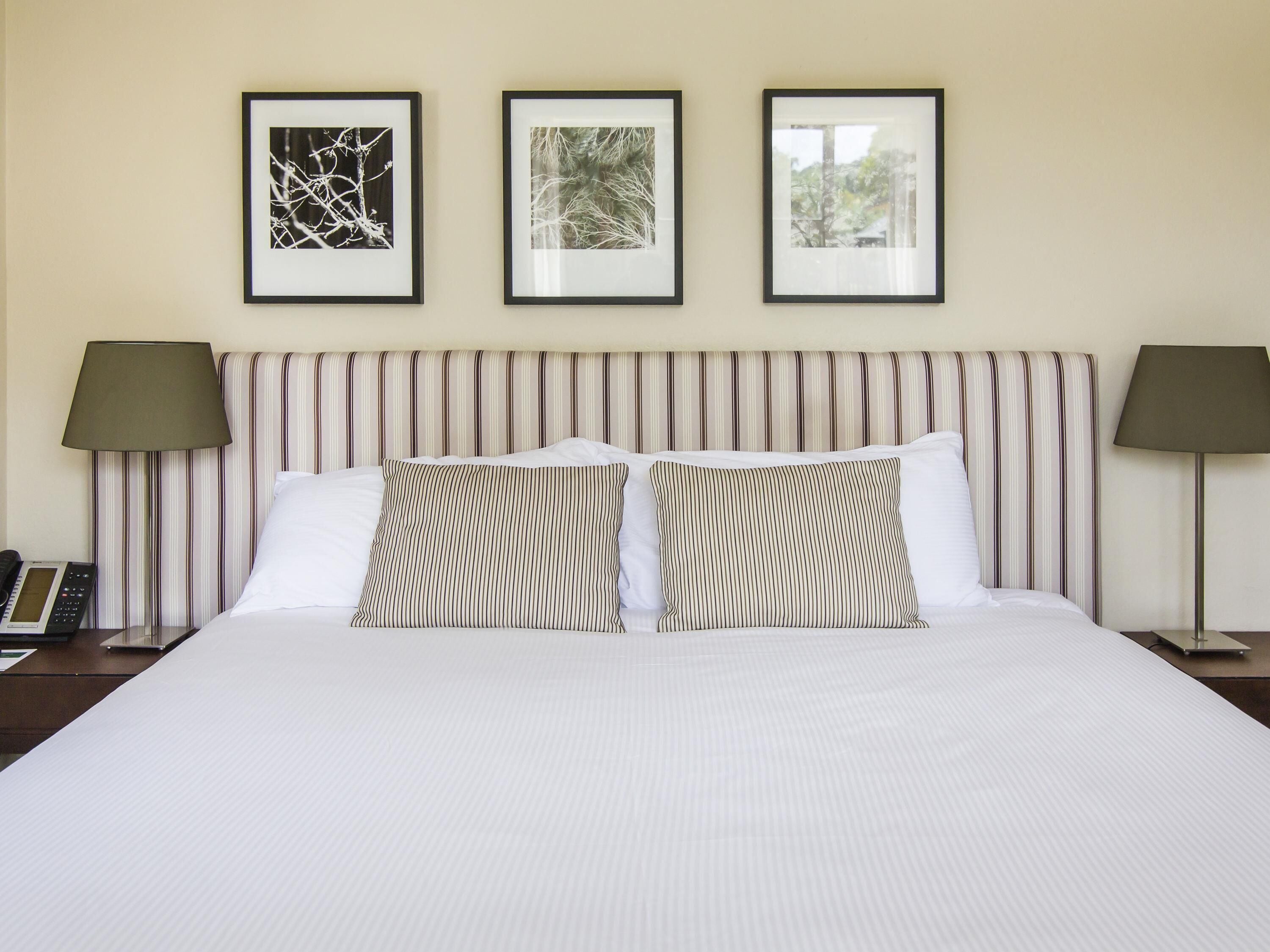 Iron/ironing board, bed sheets