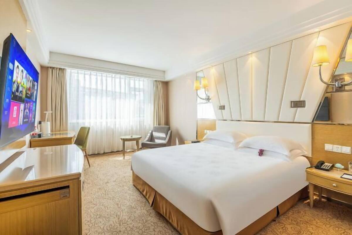 Cribs/infant beds, alarm clocks