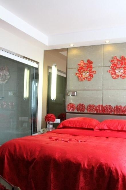 Cribs/infant beds, alarm clocks