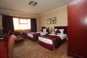 Deluxe Room | Minibar, in-room safe, desk, blackout drapes - Crossroads Hotel Lilongwe (Lilongwe)