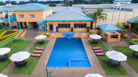 Outdoor pool, pool umbrellas, sun loungers