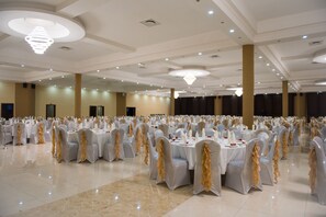 Indoor wedding - Crossroads Hotel Lilongwe (Lilongwe)