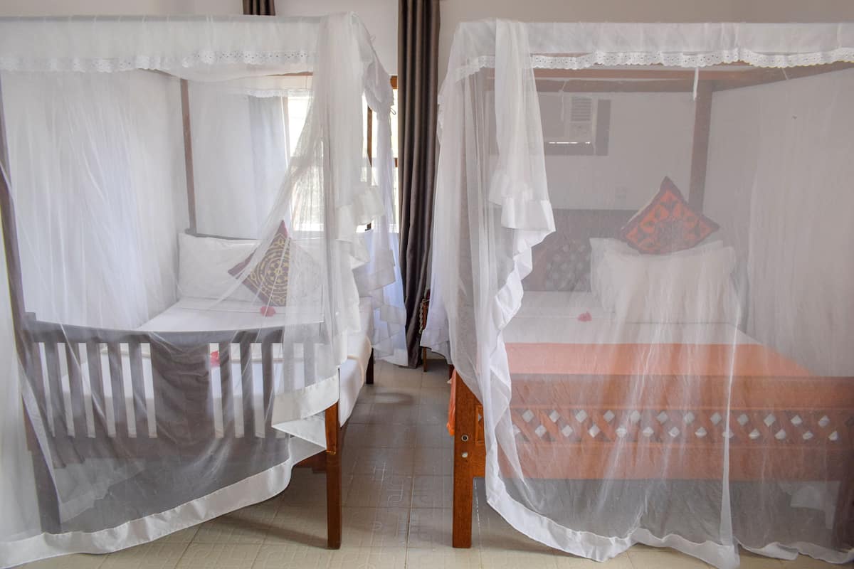 1 bedroom, premium bedding, in-room safe, desk