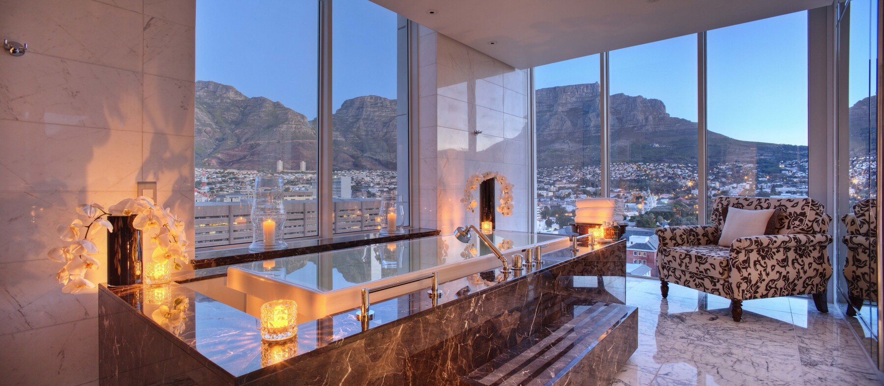Suite presidencial, 2 habitaciones, vista a la montaña (2 Bedrooms) | Baño | Tina y regadera independientes y regadera tipo lluvia 