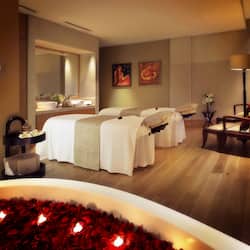 Couples treatment rooms, sauna, hot tub, steam room, Turkish bath
