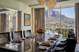 Presidential Suite, 2 Bedrooms, Mountain View (2 Bedrooms) | In-room dining