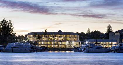 Pier 21 Riverside Apartment Hotel