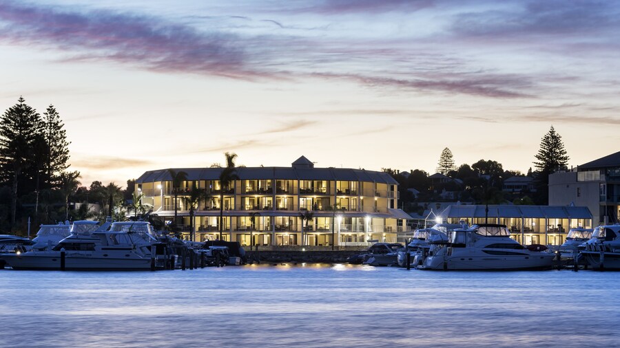 Pier 21 Riverside Apartment Hotel