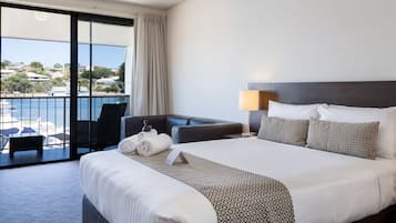 Premium bedding, in-room safe, desk, laptop workspace