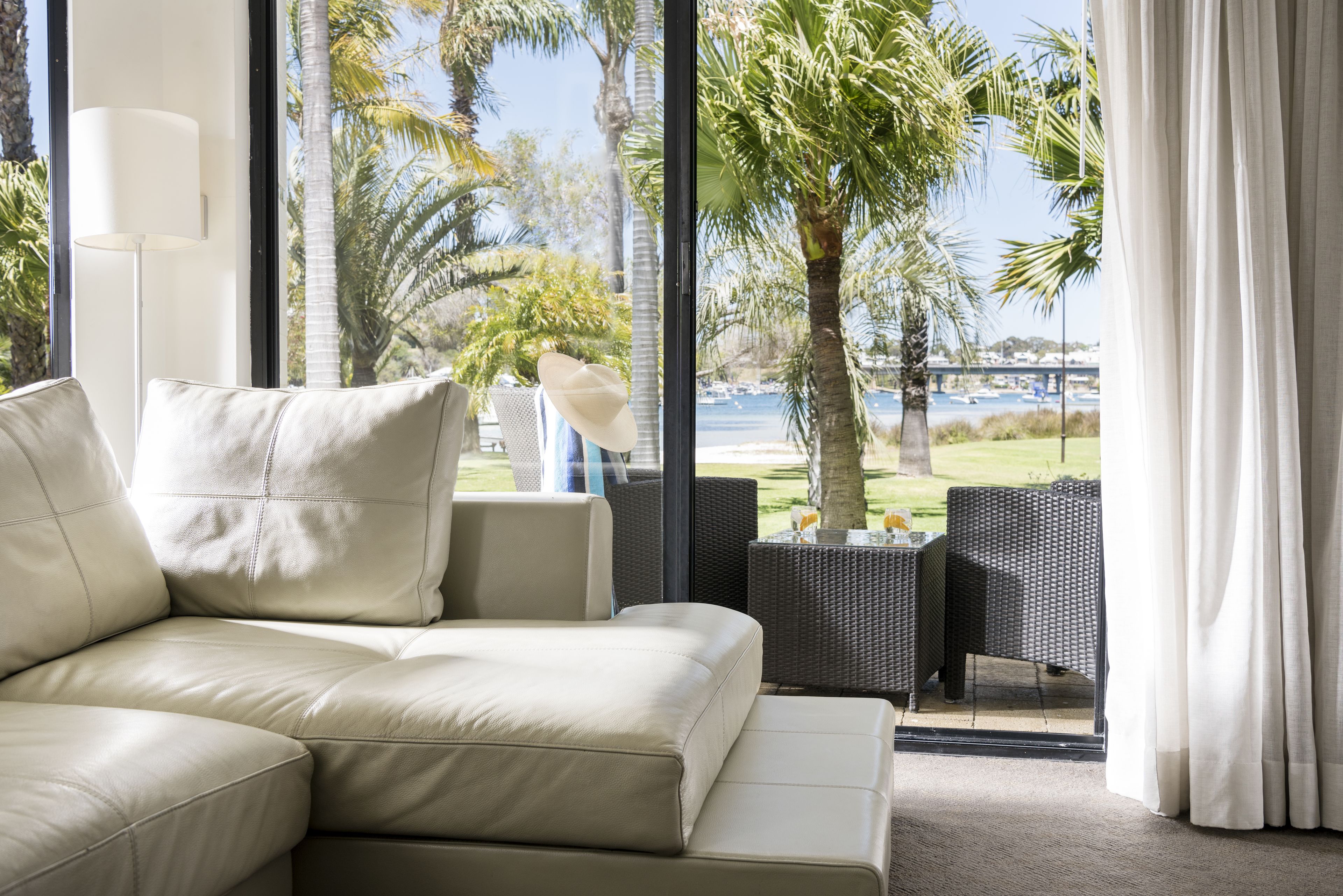 King Suite | Living area | LCD TV, pay films