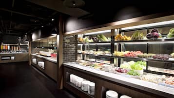 Daily buffet breakfast (TWD 440 per person)