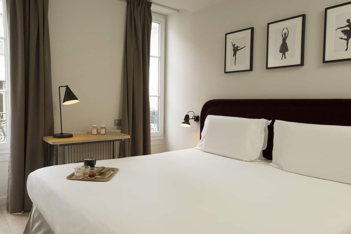 Superior kamer, 1 twee- of 2 eenpersoonsbedden | Een minibar, een kluis op de kamer, een bureau, verduisterende gordijnen