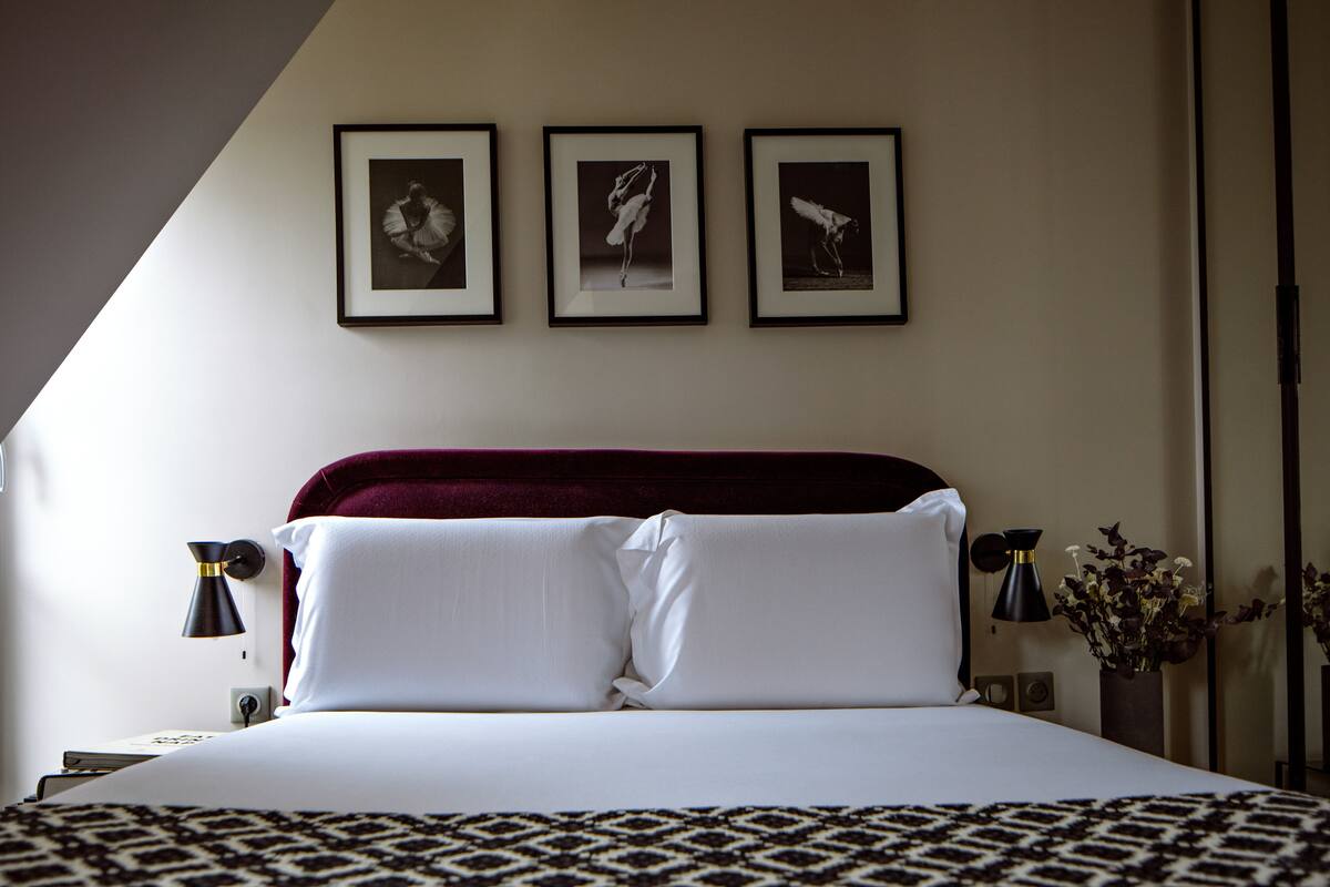 Classic Double Room | Minibar, in-room safe, desk, blackout drapes