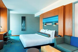 In-room safe, desk, laptop workspace, blackout curtains - Aloft Abu Dhabi (Abu Dhabi)
