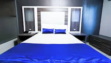 Cubrecamas, escritorio y cortinas blackout