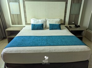 Exclusive Room, 1 Double Bed, Jetted Tub | Down duvets, desk, blackout curtains, iron/ironing board - Hotel Bahia Suites (Panama City)